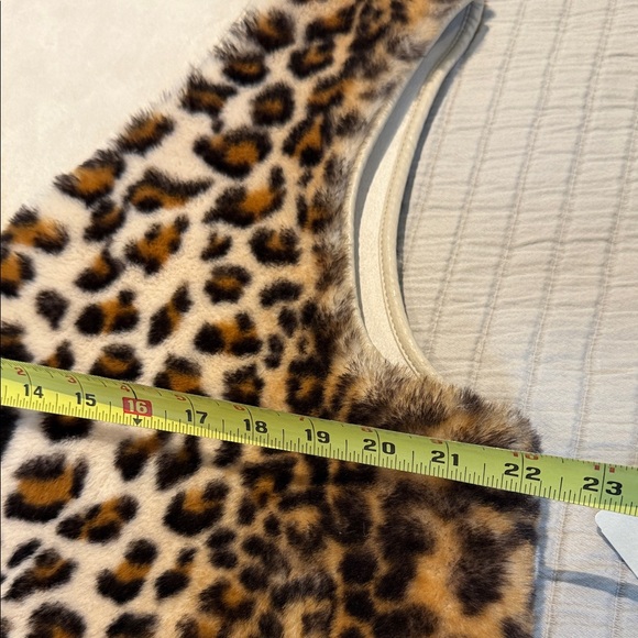 Faux Fur Suede Leopard Vest Large NWT POCKETS snaps - Picture 3 of 7